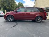 Used 2017 Dodge Grand Caravan SXT image 2