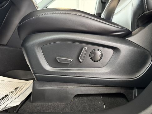 Used 2022 Ford Explorer XLT w/ Equipment Group 202A image 14