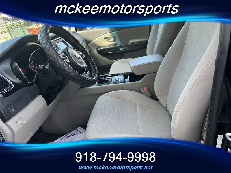 Used 2016 Kia Sedona L FWD image 13