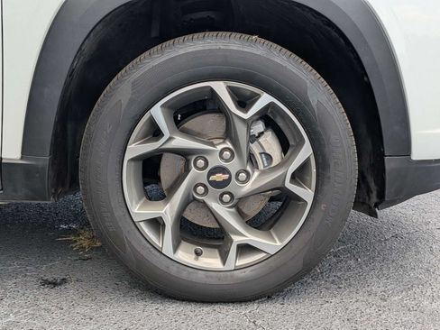 Used 2025 Chevrolet Trax LT FWD image 10
