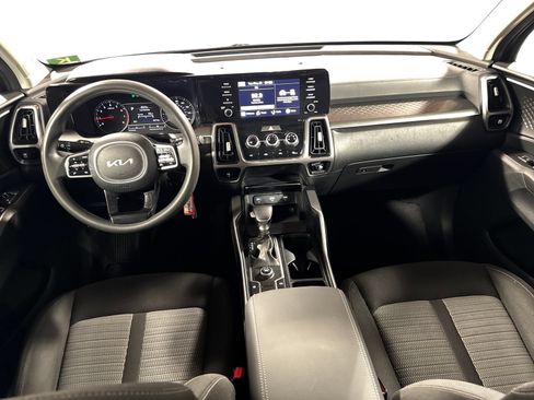 Used 2022 Kia Sorento LX FWD image 4