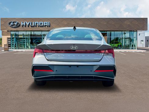 New 2025 Hyundai Elantra Limited FWD image 6
