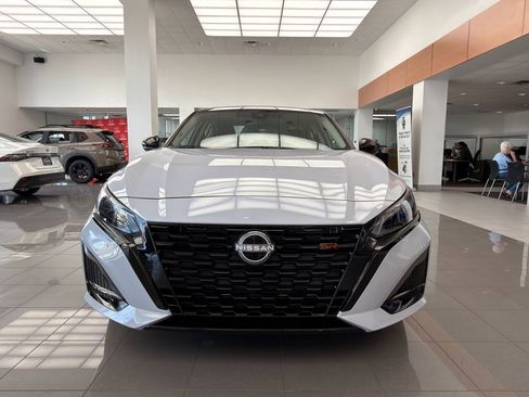 New 2026 Nissan Altima 2.5 SR image 9