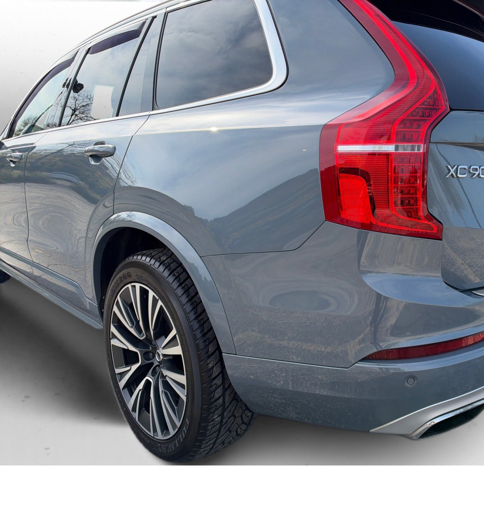 Used 2020 Volvo XC90 T6 Momentum w/ Protection Package Premier AWD/4WD image 9