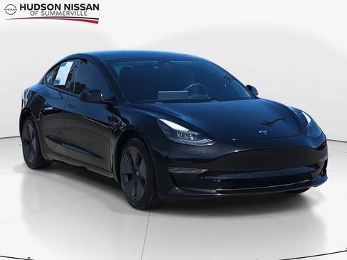 Used 2021 Tesla Model 3 Standard Range Plus image 1