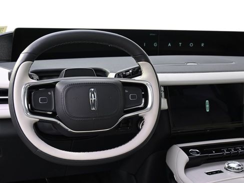 New 2026 Lincoln Navigator Reserve w/ Jet Appearance Package image 12
