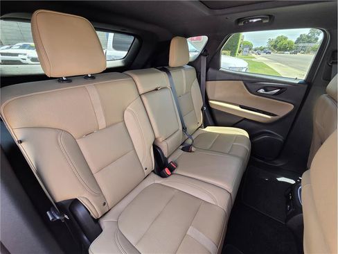 Used 2019 Chevrolet Blazer Premier w/ Sun and Wheels Package FWD image 10