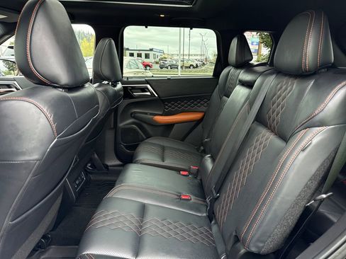 Used 2022 Mitsubishi Outlander SEL AWD/4WD image 16