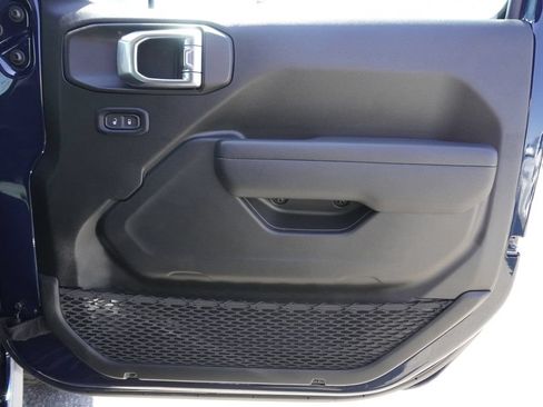 Used 2025 Jeep Wrangler Unlimited Sport AWD/4WD image 21