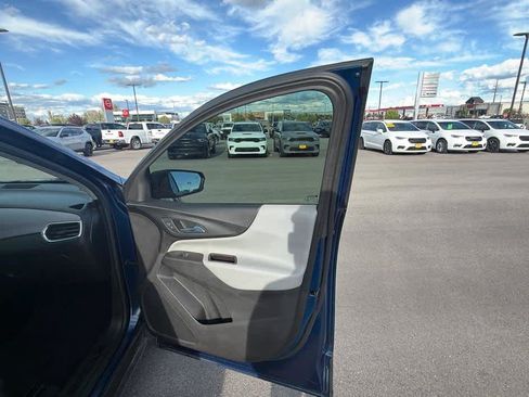 Used 2022 Chevrolet Equinox LS AWD/4WD image 28