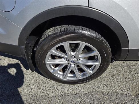 Used 2017 Ford Explorer Limited image 31