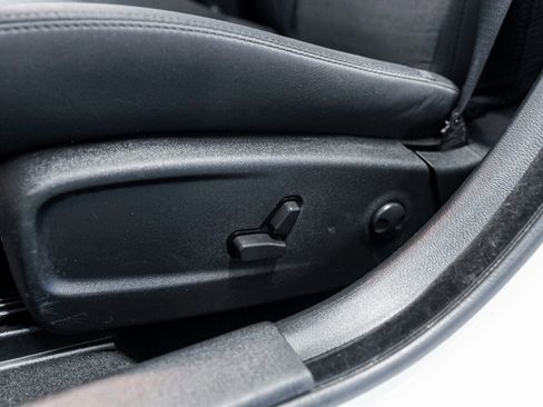 Used 2022 Chrysler 300 Touring image 23