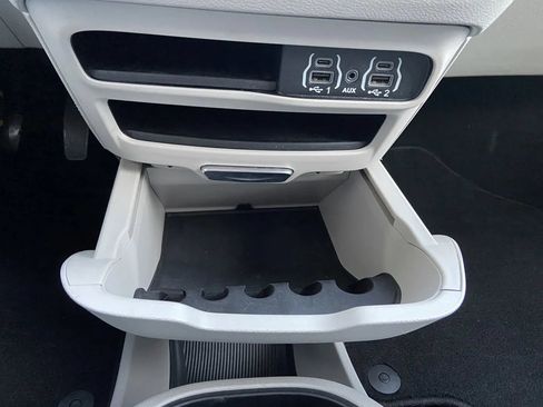 Used 2023 Chrysler Pacifica Touring-L FWD image 24