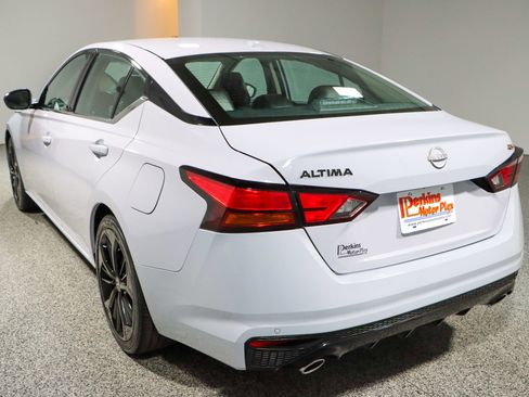 Used 2024 Nissan Altima 2.5 SR image 9