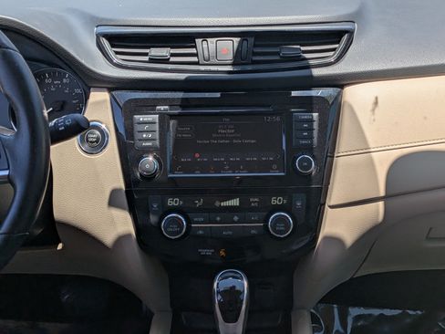 Used 2020 Nissan Rogue SV FWD image 19