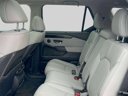 Used 2024 Honda Pilot Touring image 8