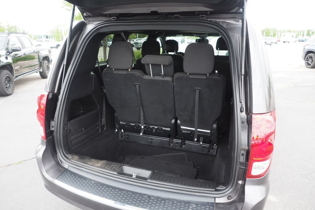 Used 2020 Dodge Grand Caravan SE FWD image 17