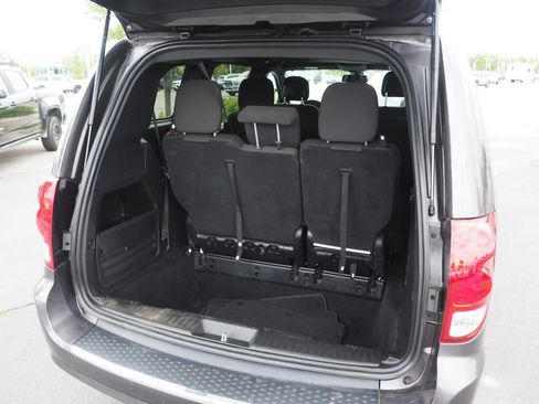 Used 2020 Dodge Grand Caravan SE FWD image 17