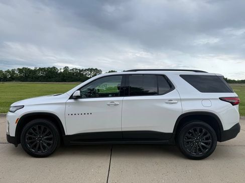 Used 2023 Chevrolet Traverse RS w/ LPO, Floor Liner Package FWD image 9