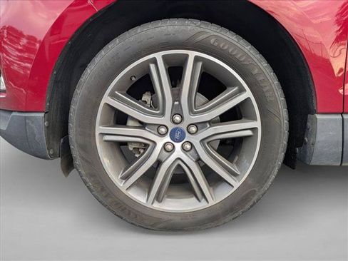 Used 2020 Ford Edge Titanium FWD image 13