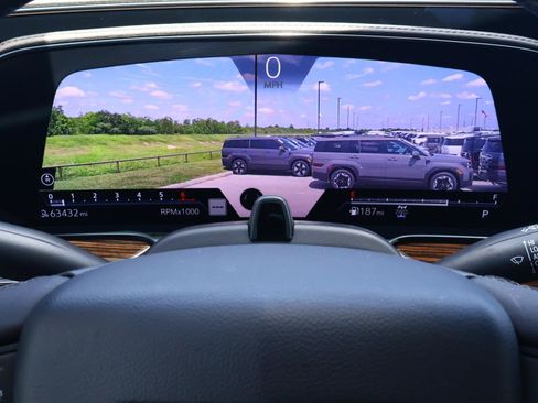 Used 2023 Cadillac Escalade Premium Luxury AWD/4WD image 35