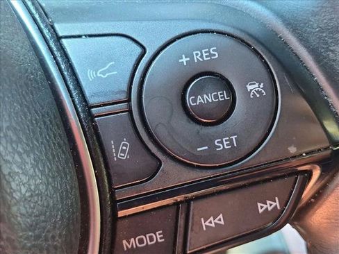 Used 2021 Toyota Venza XLE w/ Carpet Mat Package (TMS) AWD/4WD image 17