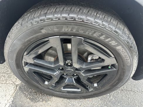 Used 2025 Kia Telluride SX X-Line AWD/4WD image 3