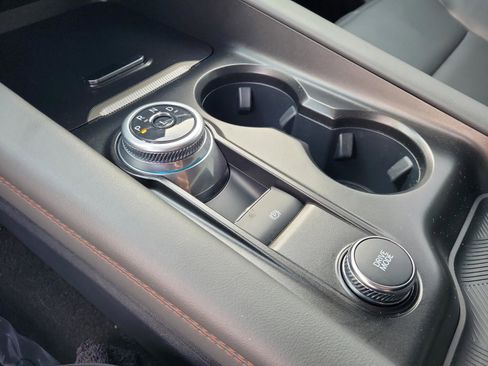 Used 2025 Ford Explorer Active w/ Active Comfort Package image 34