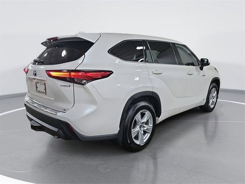 Used 2020 Toyota Highlander LE image 3