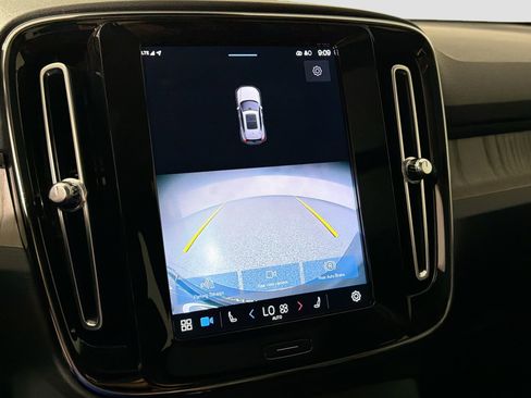 Certified 2023 Volvo XC40 B5 Plus image 14