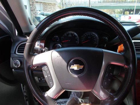 Used 2011 Chevrolet Avalanche LTZ image 11