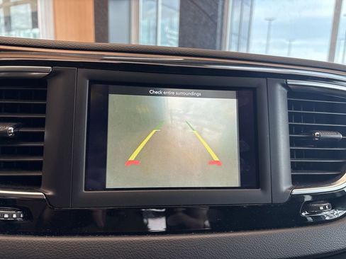 Used 2019 Chrysler Pacifica Touring-L w/ Tire & Wheel Group image 26