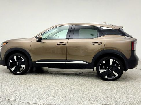 Used 2025 Nissan Kicks SR w/ SR Premium Package AWD/4WD image 8