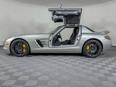 Used 2011 Mercedes-Benz SLS AMG Coupe image 12