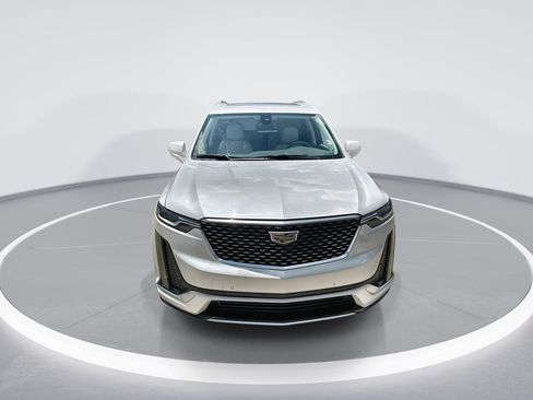 Used 2021 Cadillac XT6 Premium Luxury FWD image 3