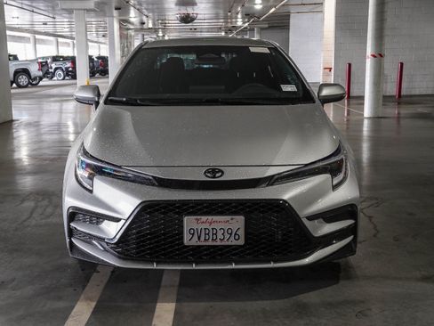 Used 2025 Toyota Corolla SE FWD image 2