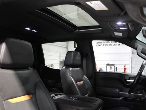 Used 2020 GMC Sierra 1500 AT4 w/ AT4 Premium Package AWD/4WD image 9