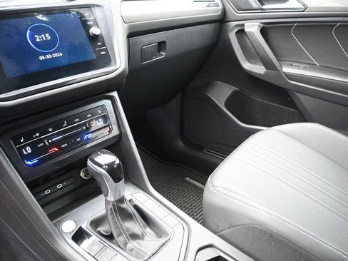 Used 2024 Volkswagen Tiguan SE R-Line AWD/4WD image 4