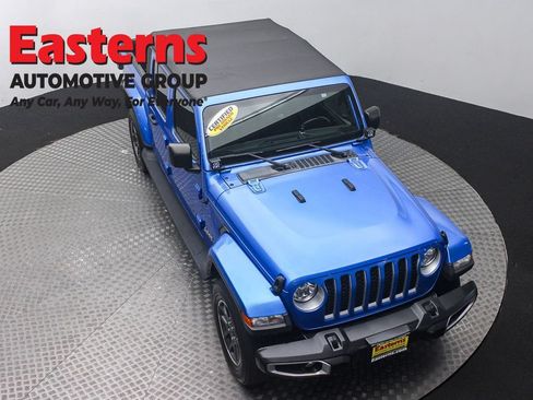 Used 2021 Jeep Gladiator Overland AWD/4WD image 3