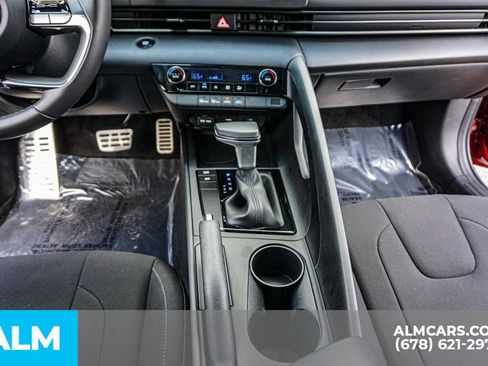 Used 2025 Hyundai Elantra Sport FWD image 38