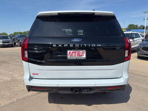 Used 2025 Ford Expedition XL AWD/4WD image 8