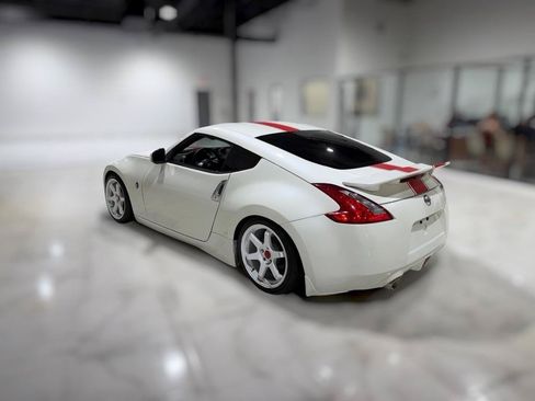 Used 2017 Nissan 370Z Coupe RWD image 11