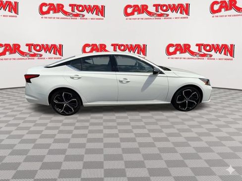 Used 2024 Nissan Altima 2.5 SR FWD image 9