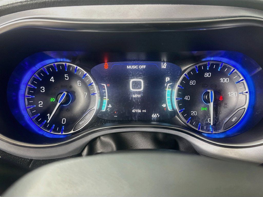 Used 2025 Chrysler Pacifica Limited FWD image 27