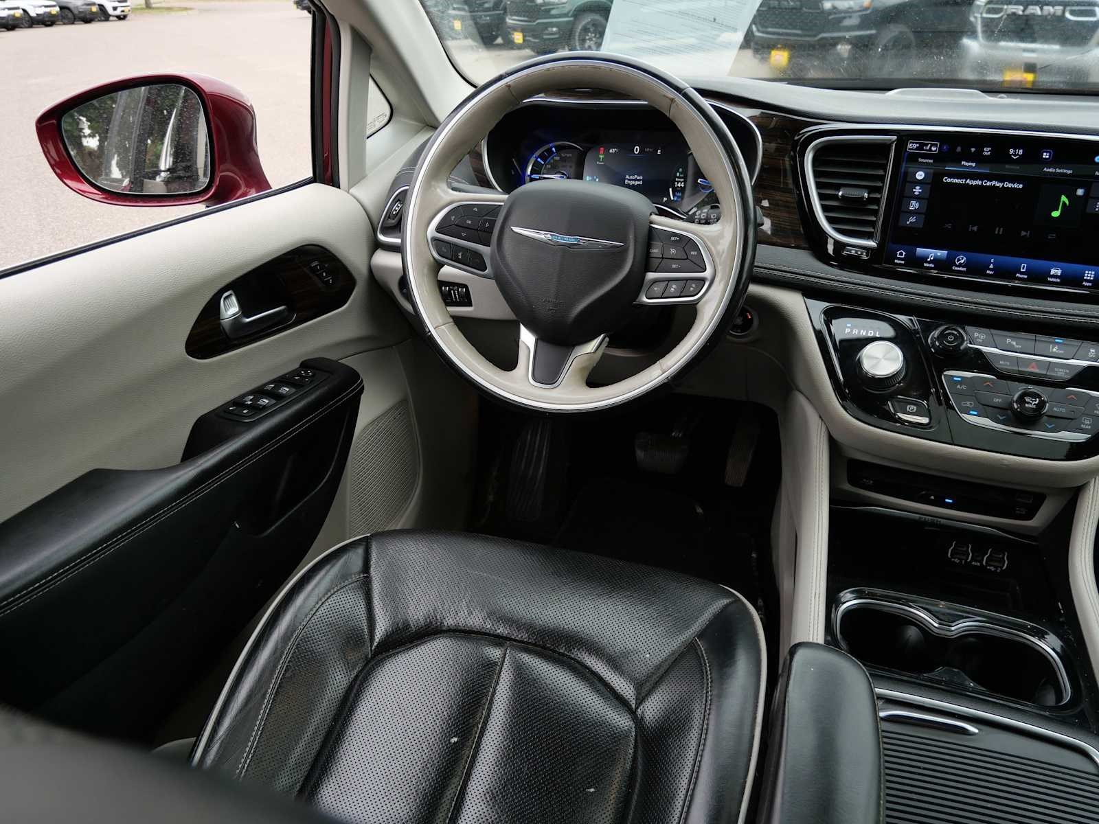 Used 2021 Chrysler Pacifica Limited w/ Uconnect Theater Family Group FWD image 9