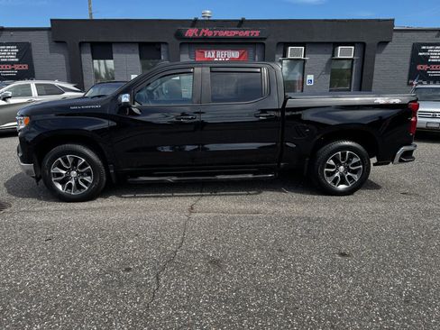 Used 2022 Chevrolet Silverado 1500 LT AWD/4WD image 2