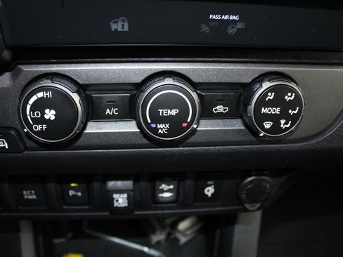 Used 2019 Toyota Tacoma image 20