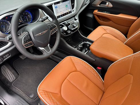 New 2026 Chrysler Pacifica Pinnacle AWD/4WD image 10