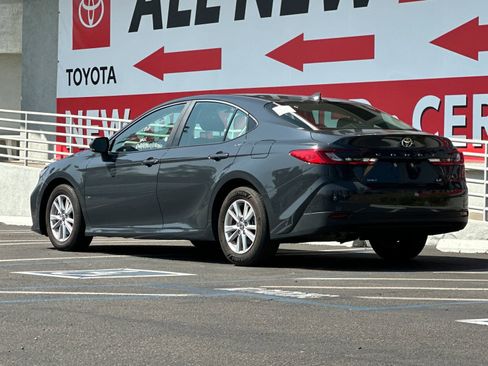 Used 2025 Toyota Camry LE image 3