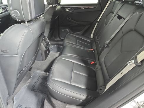 Certified 2025 Porsche Macan AWD/4WD image 24